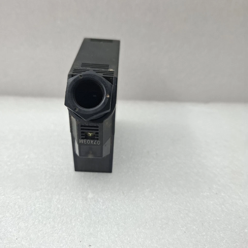 OMRON E3JM-R4M4 SENSOR E3JMR4M4